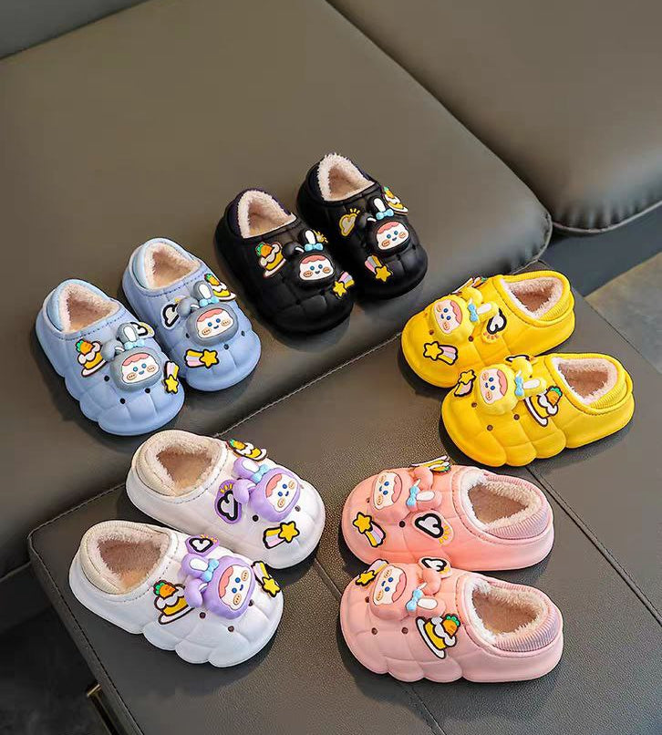 شبشب شتوي دافئ مبطن مزين بدمى كرتونية للأطفال