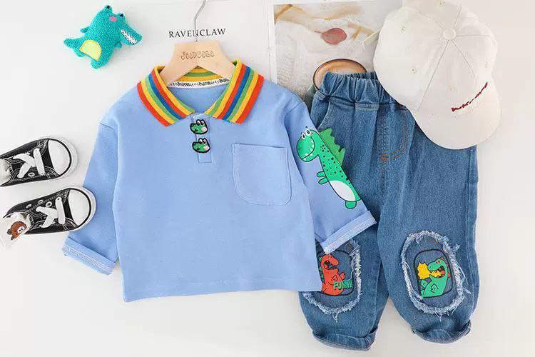 طقم من قطعتين قميص ديناصور مع جينز مزخرف للاولاد