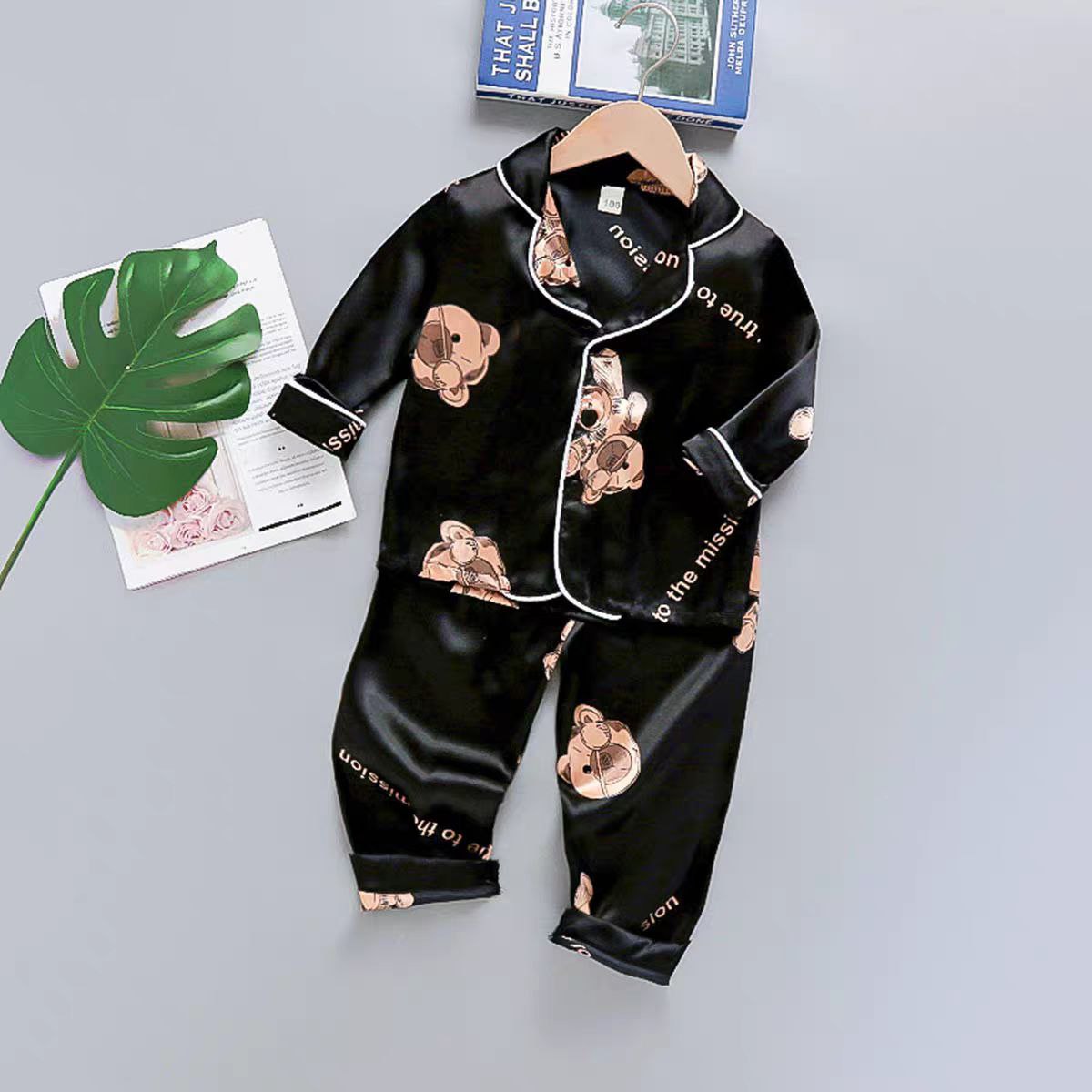 بيجامات الأطفال الحريرية بطبعة الدب