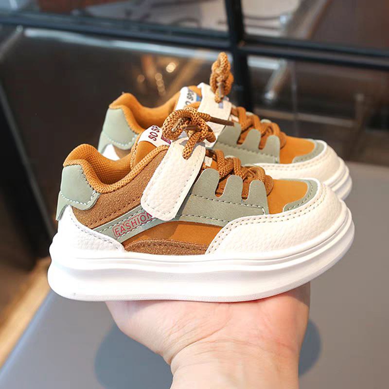 حذاء أطفال رياضي بتصميم انيق