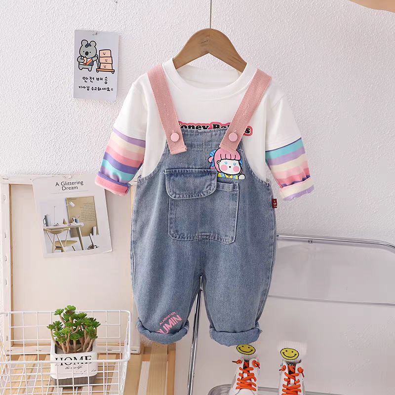 طقم جينز بربطات كت وتيشيرت بطبعات كرتونية