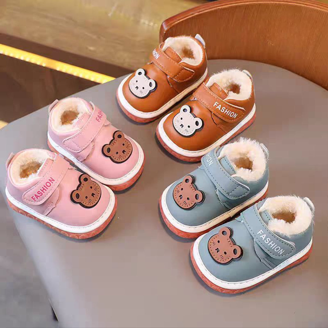 حذاء شتوي مبطن للأطفال بتصميم دب كرتوني لطيف