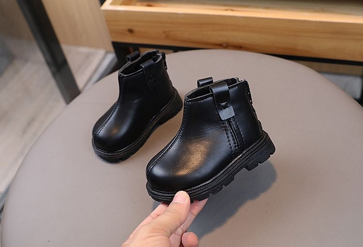 حذاء شتوي أسود بتصميم كلاسيكي