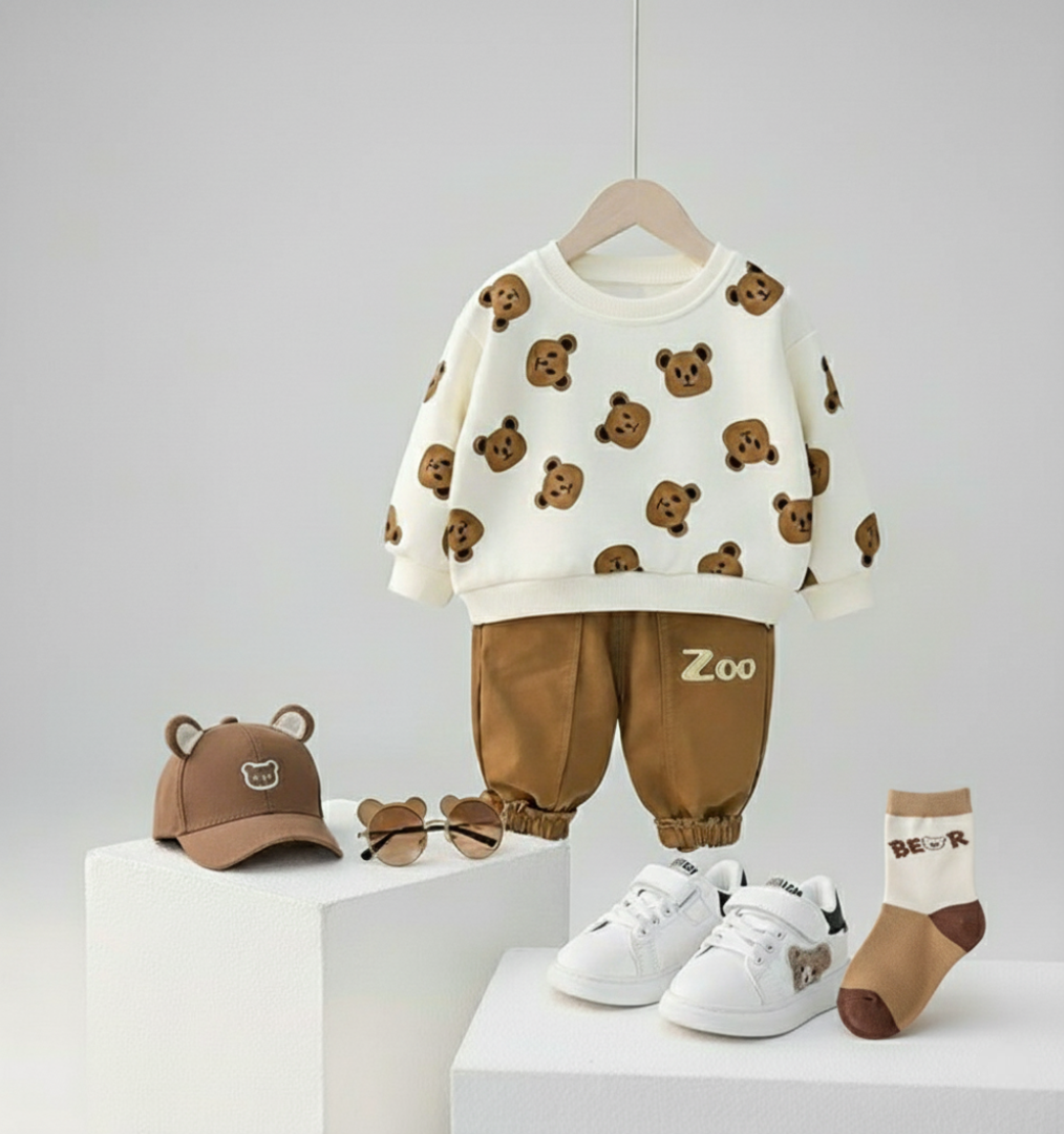 طقم الدب من قطعتين وحذاء الى جانب قبعة وجوارب ونظارات