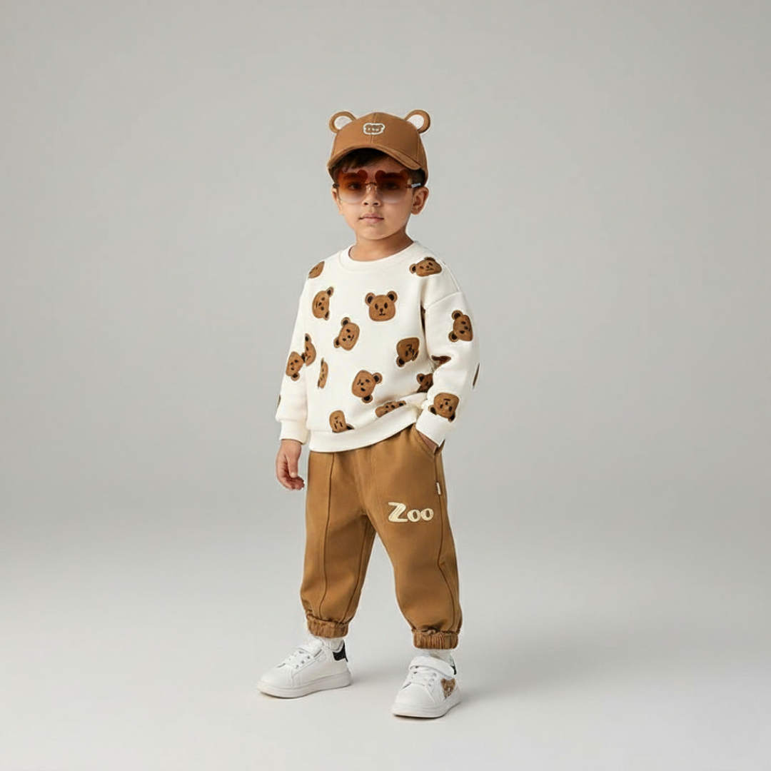 طقم الدب من قطعتين وحذاء الى جانب قبعة وجوارب ونظارات