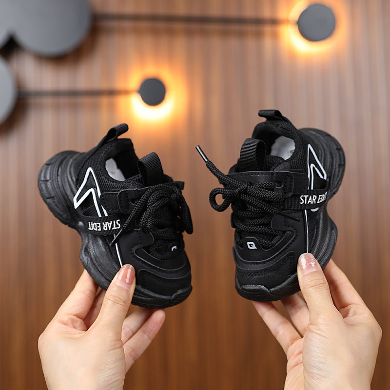 حذاء رياضي للأطفال بتصميم عصري ومميز