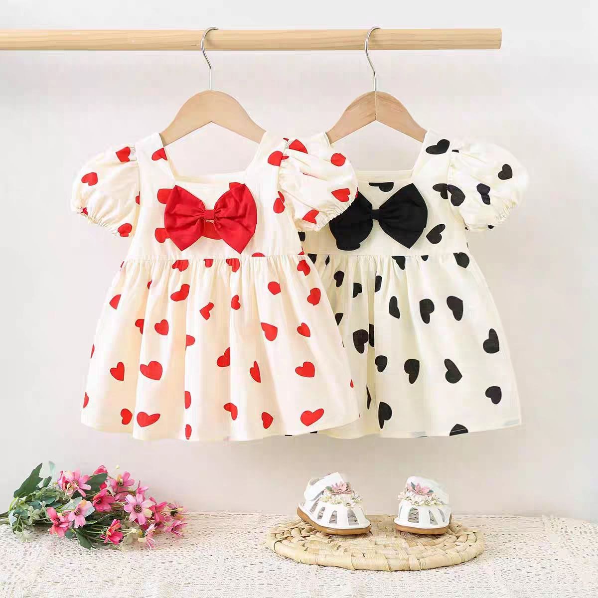 فستان من قطعتين بطبعة قلوب وشرائط ملونة صيفي للبنات