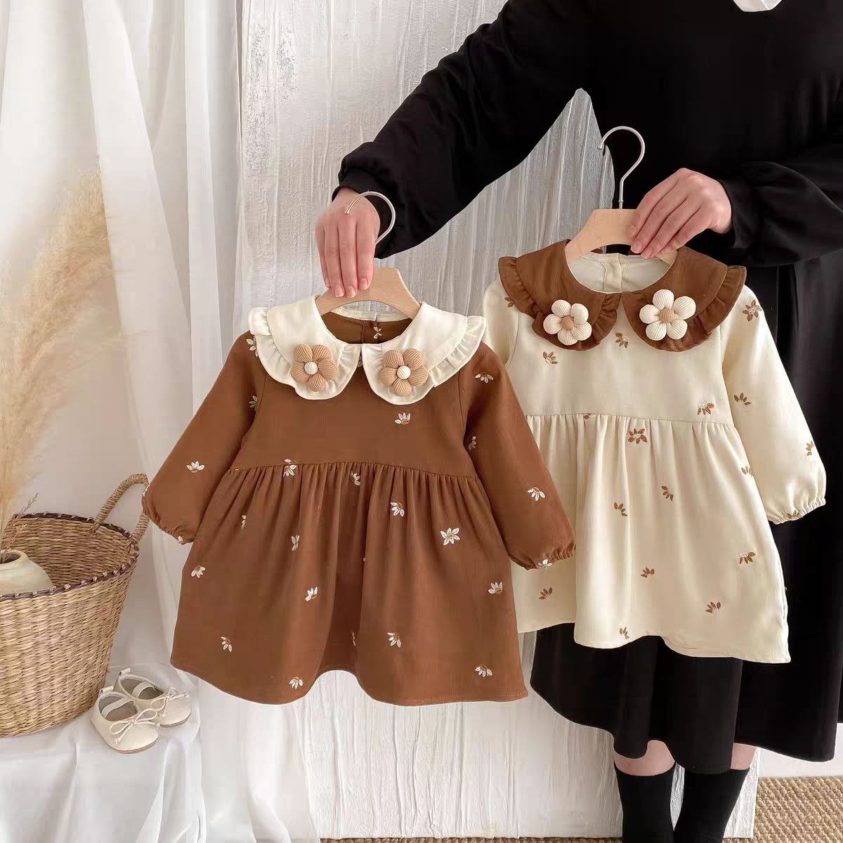 فستان مزين بالزهور و ياقة مميزة للبنات