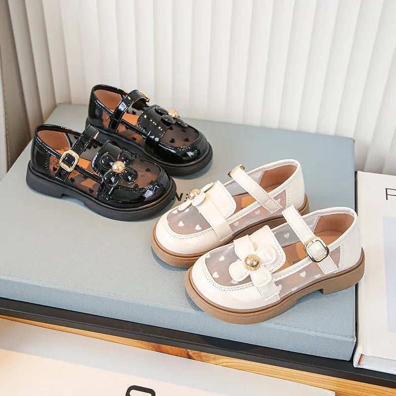 حذاء بتصميم شفاف مزخرف و زهرة لامعة صيفي للبنات