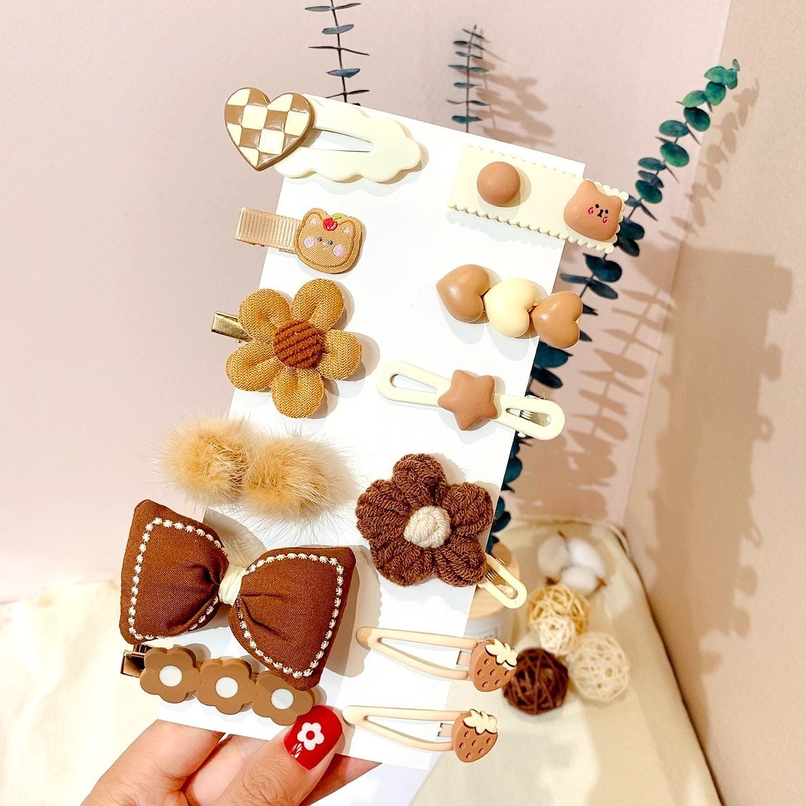 مشابك شعر للأطفال بتصاميم مزينة وزهور وأشكال لطيفة