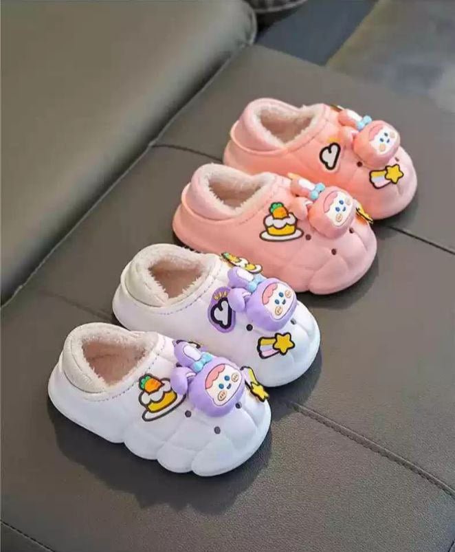 شبشب شتوي دافئ مبطن مزين بدمى كرتونية للأطفال