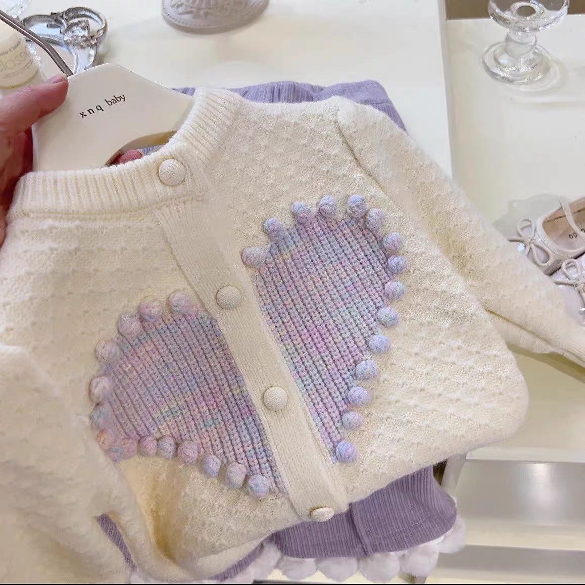 طقم بناتي قطعتين تطريز قلب بتصميم دافئ شتوي