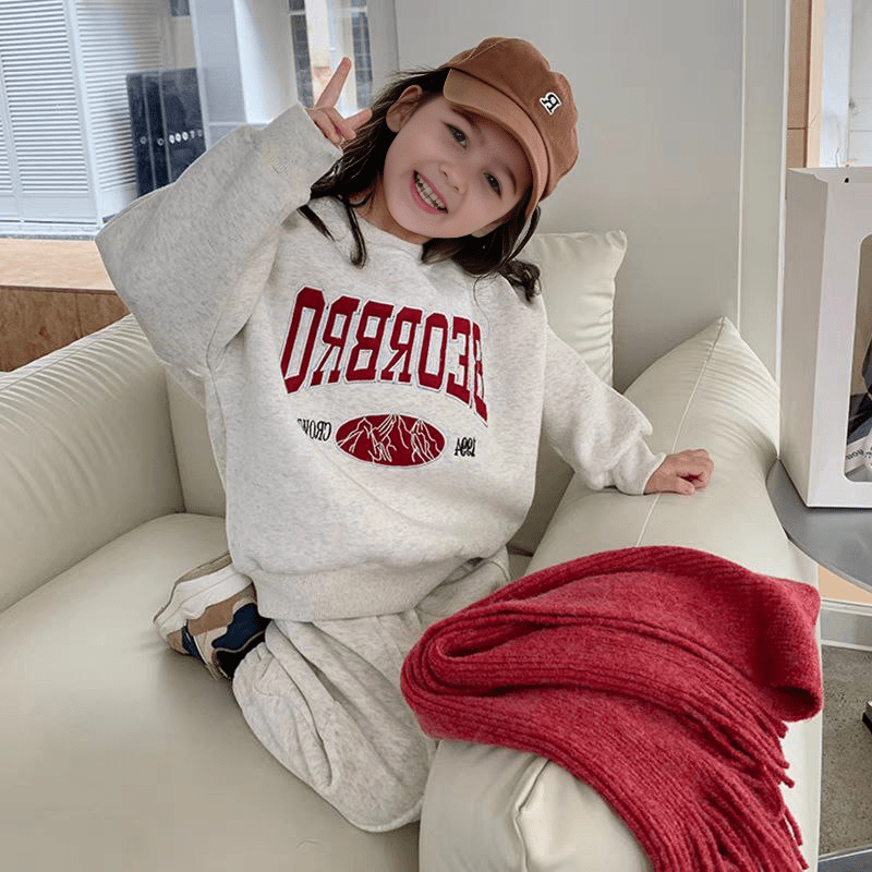 طقم رياضي قطعتين بطبعة حروف تصميم شتوي للاطفال