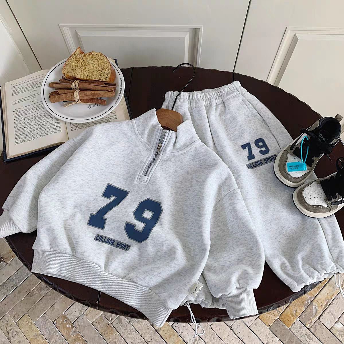 طقم شتوي قطعتين بتصميم رياضي بطبعة رقم للاطفال