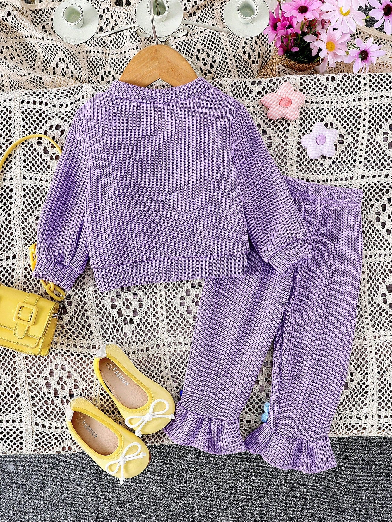 طقم صوفي قطعتين أزهار بارزة للبنات