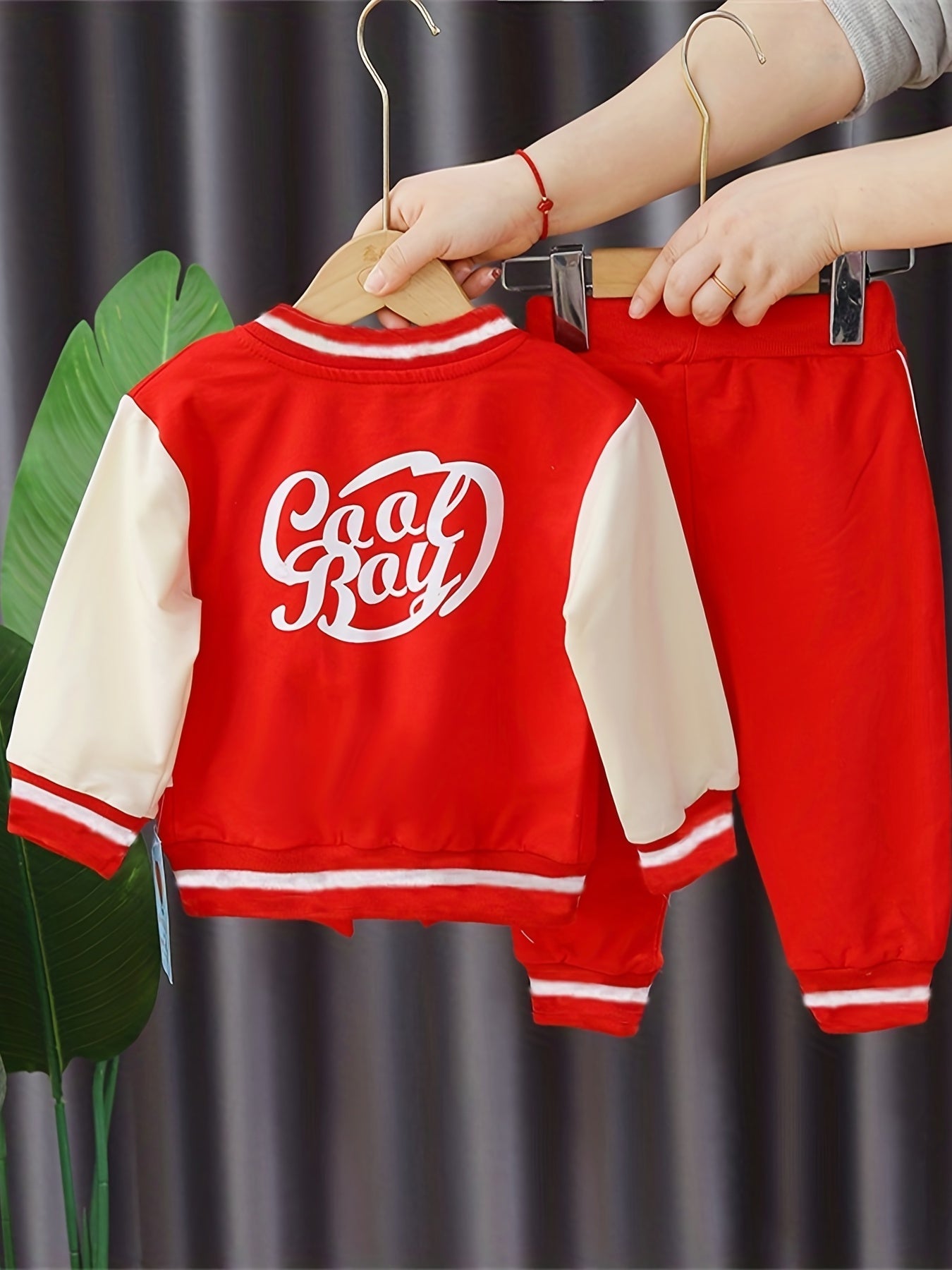 طقم أولادي رياضي ثلاثي القطع