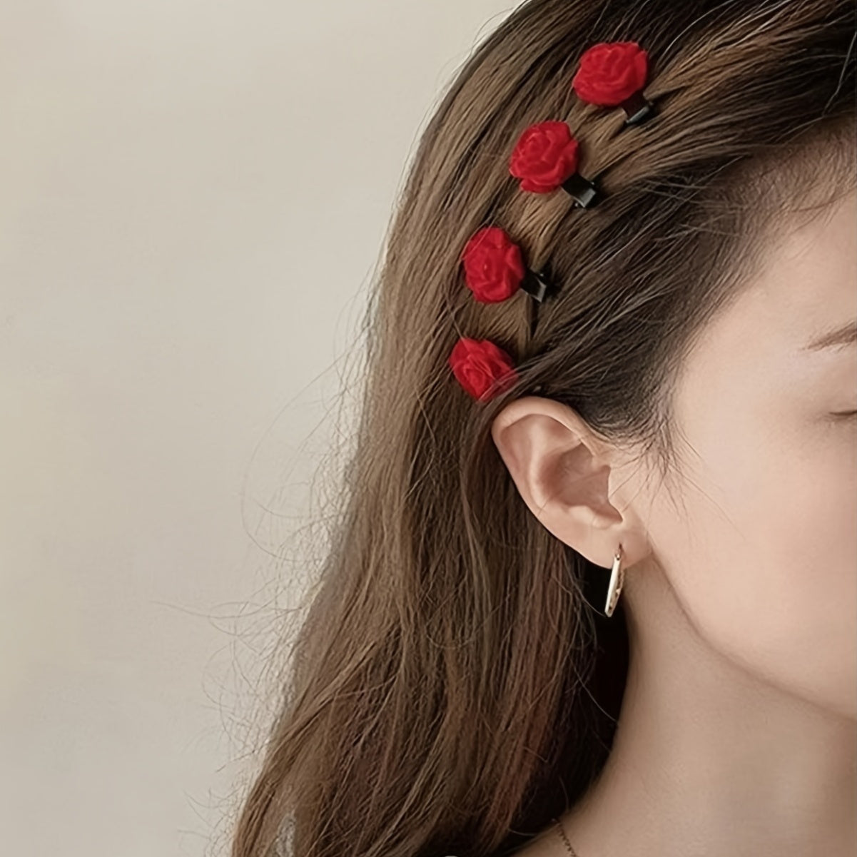 مشابك شعر وردية مخملية – لمسة أنثوية ساحرة