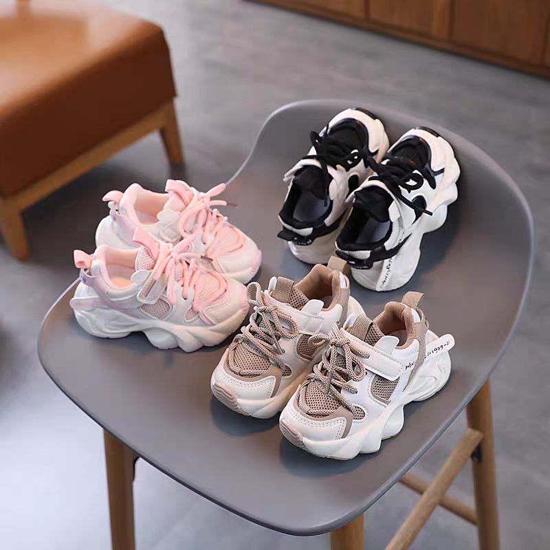 حذاء رياضي شبكي وخفيف برباط وتصميم عصري للأطفال