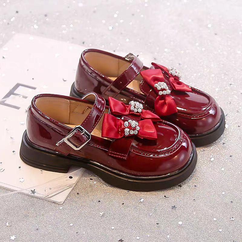 حذاء أنيق بفيونكة مرصعة وألوان لامعة للبنات