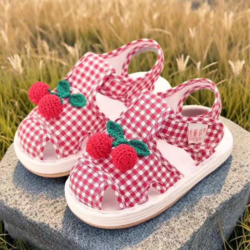 صنادل  بنقشة كارو وتطريز كرز  تصميم صيفي  للبنات