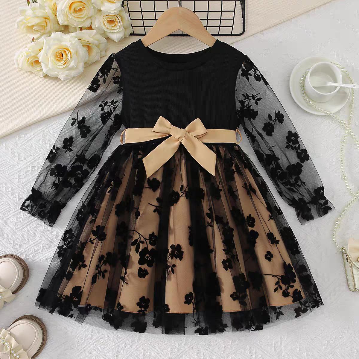 فستان شبكي مطرز بأكمام طويلة وحزام ساتان ذهبي