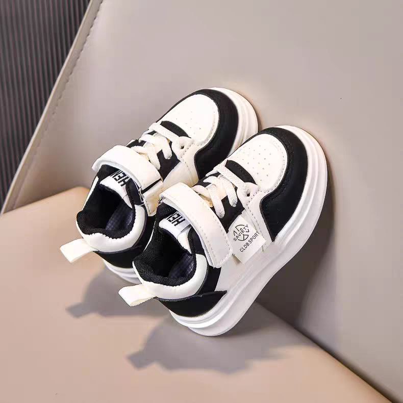 حذاء رياضي مريح وعصري للأولاد