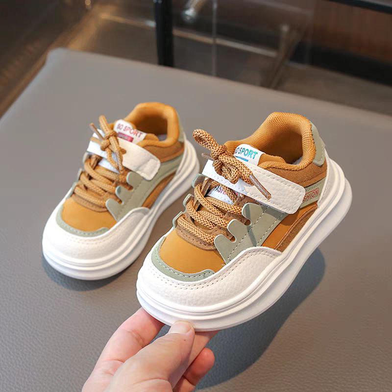 حذاء أطفال رياضي بتصميم انيق