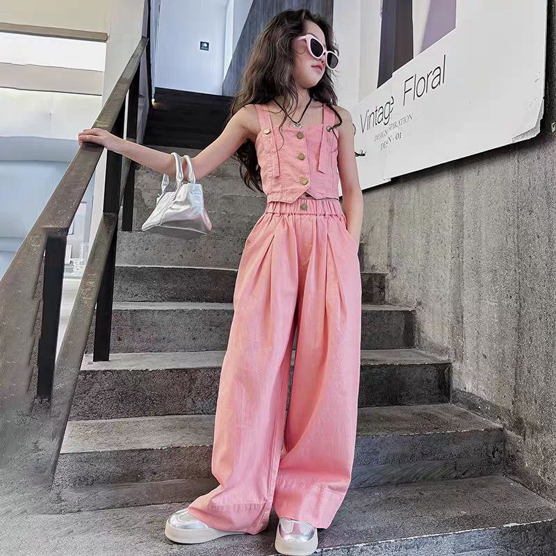 طقم  جينز بناتي أنيق مكون من بلوزة بدون أكمام وبنطال واسع