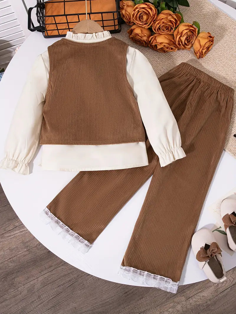 طقم من ثلاث قطع ناعم بلمسة كلاسيكية للبنات