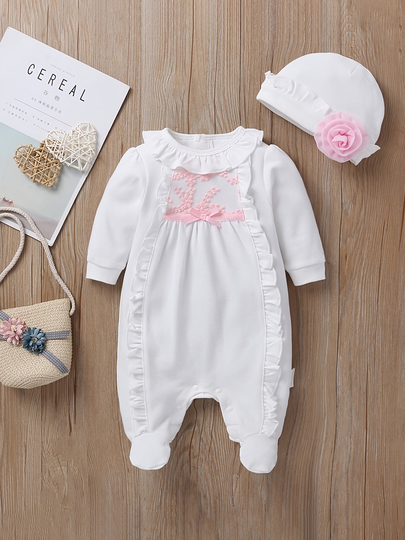 سالوبيت أبيض قطني ناعم بتطريز وردي  وغطاء رأس متناسق