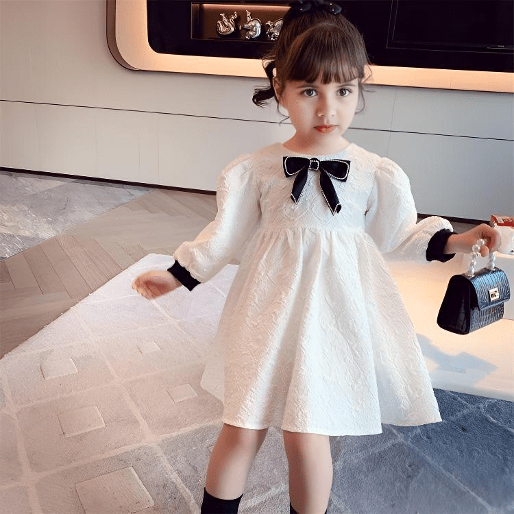 فستان بناتي مزين بفيونكة سوداء وأكمام منتفخة