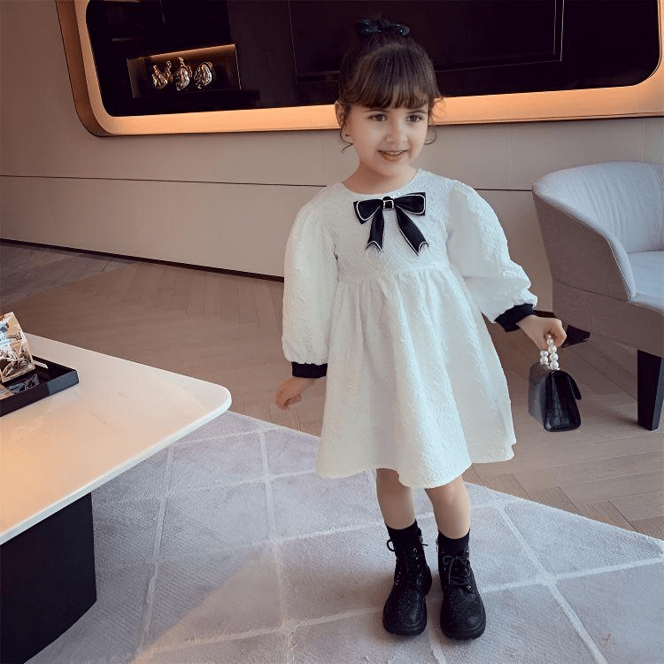 فستان بناتي مزين بفيونكة سوداء وأكمام منتفخة