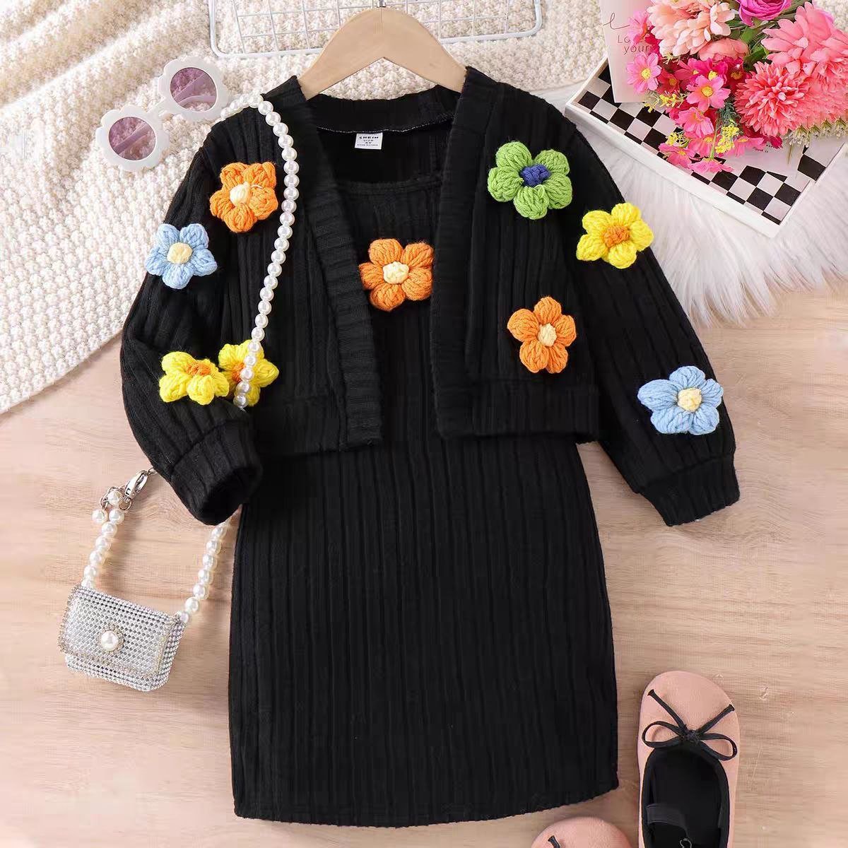 فستان صوفي مع جاكيت أزهار بارزة  بتصميم شتوي للبنات