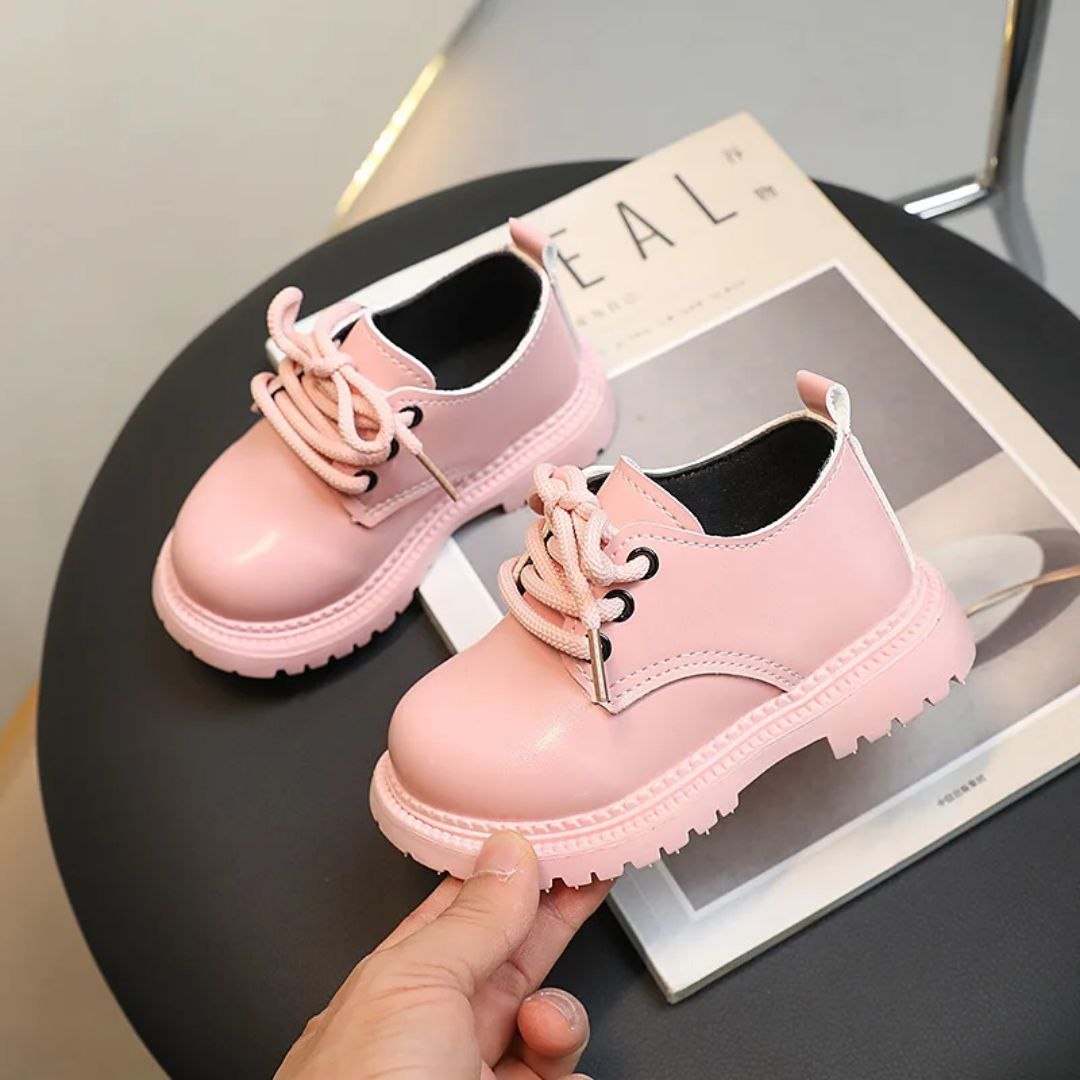 حذاء بناتي وردي لامع وأنيق تصميم كلاسيكي