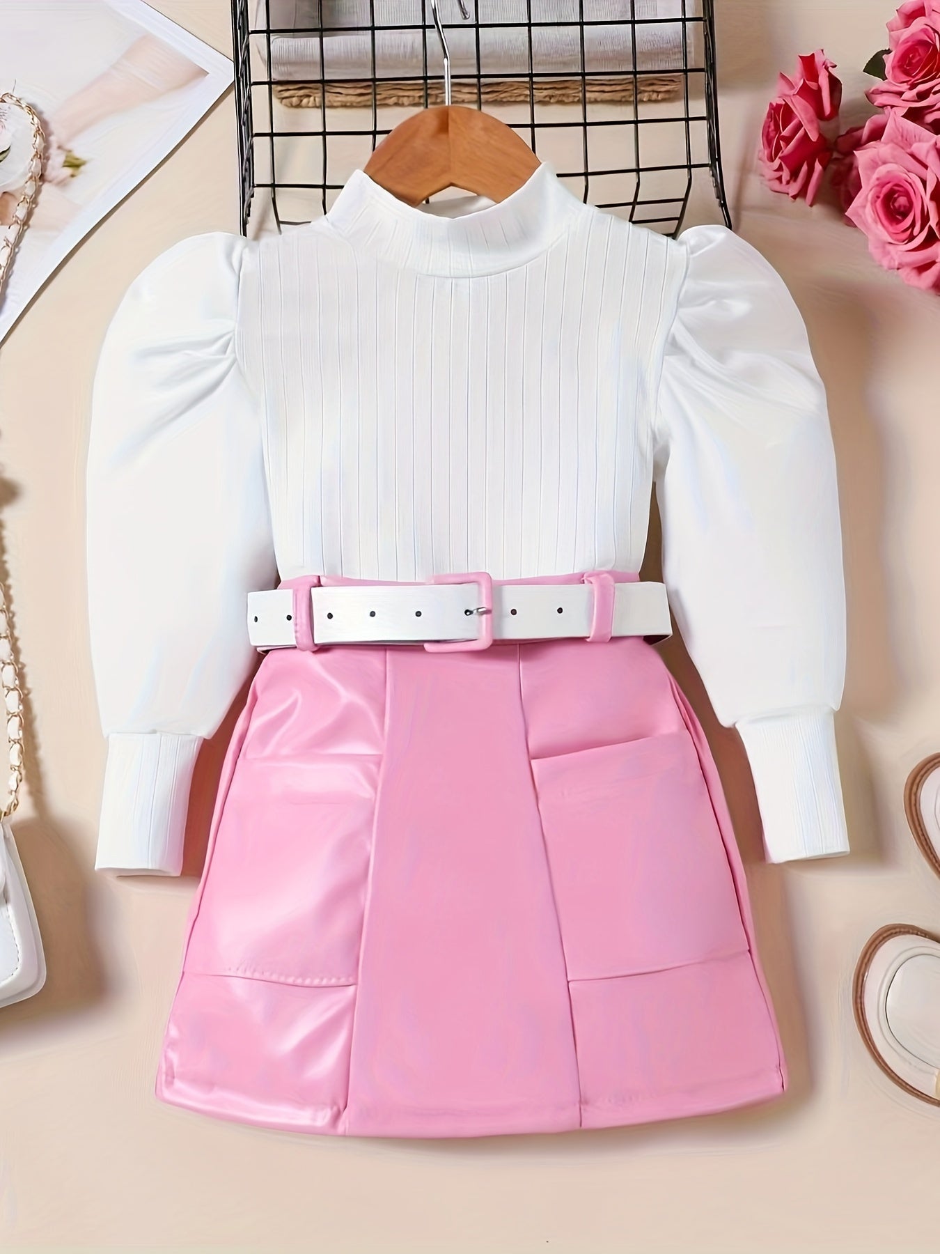 طقم بناتي من قطعتين بتصميم أنيق بحزام وتنورة جلد