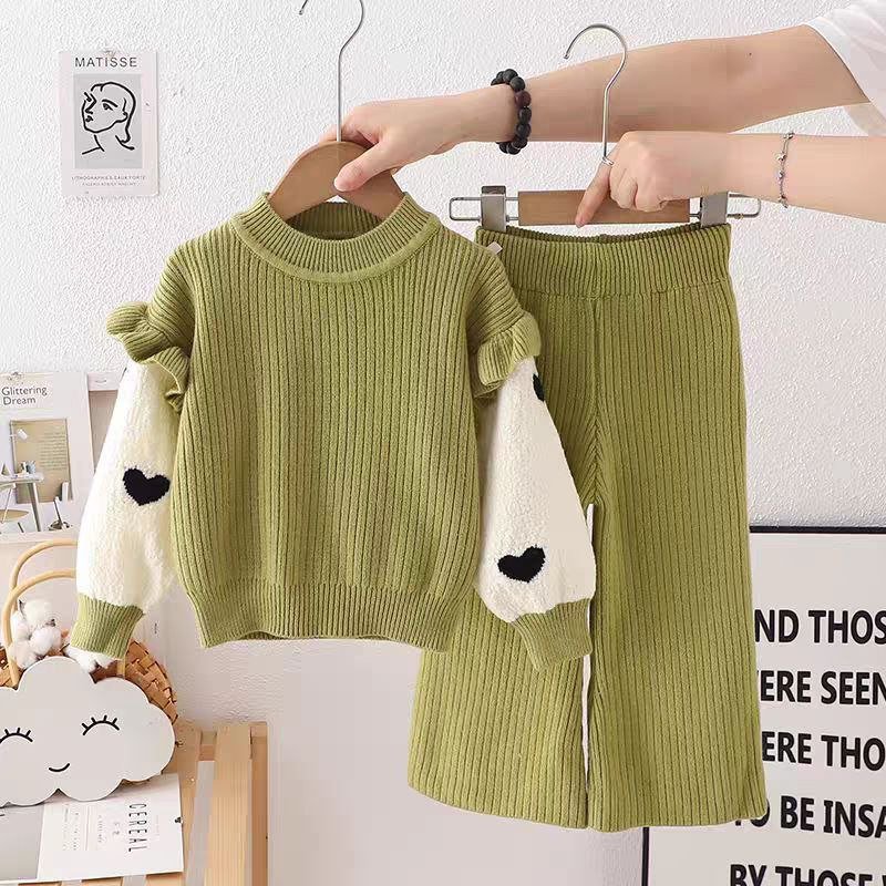 طقم قطعتين صوف مضلع بأكمام قلب خريفى شتوي للبنات