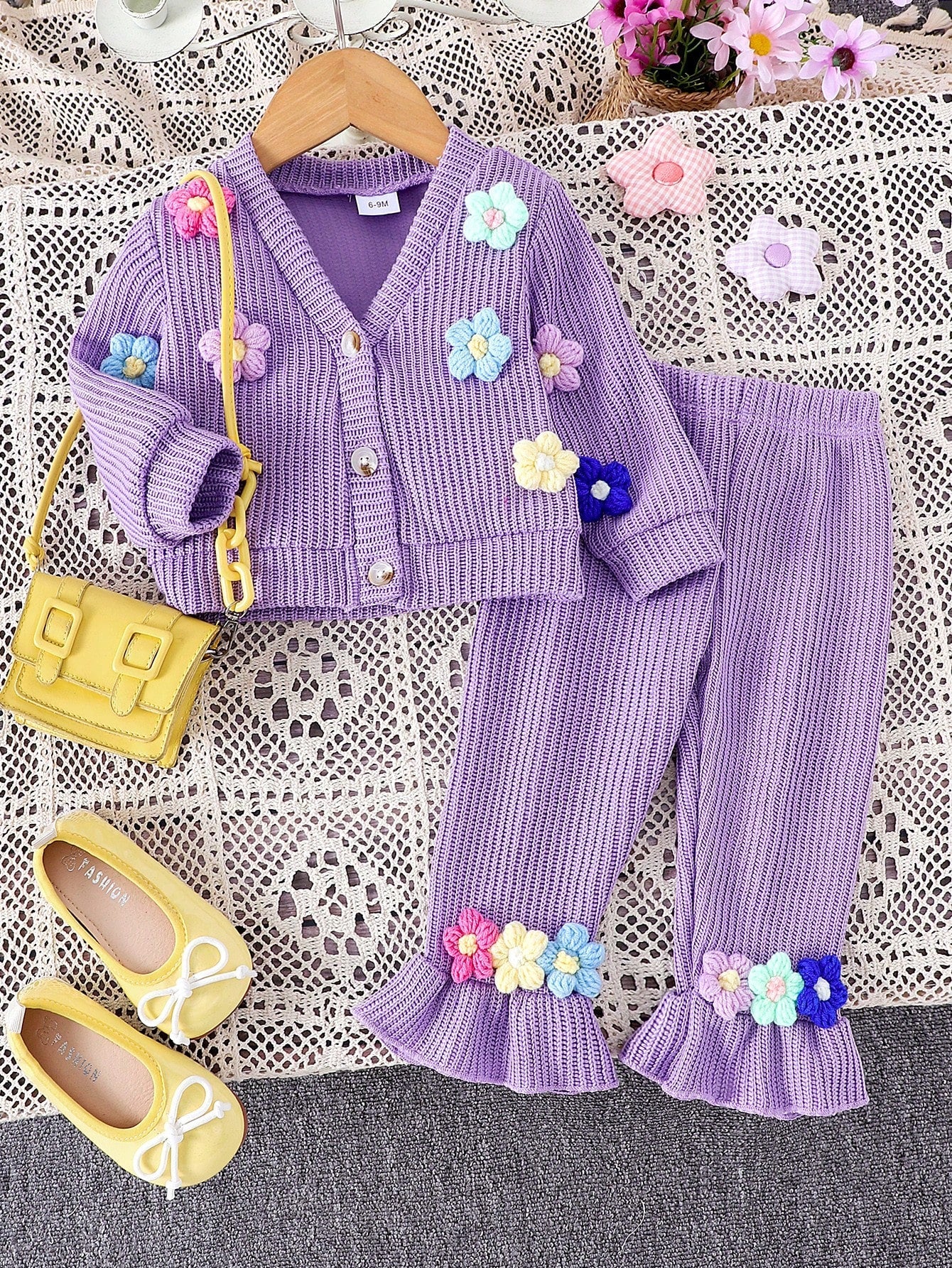 طقم صوفي قطعتين أزهار بارزة للبنات